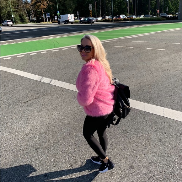 Meet your posher! - Picture 6 of 8